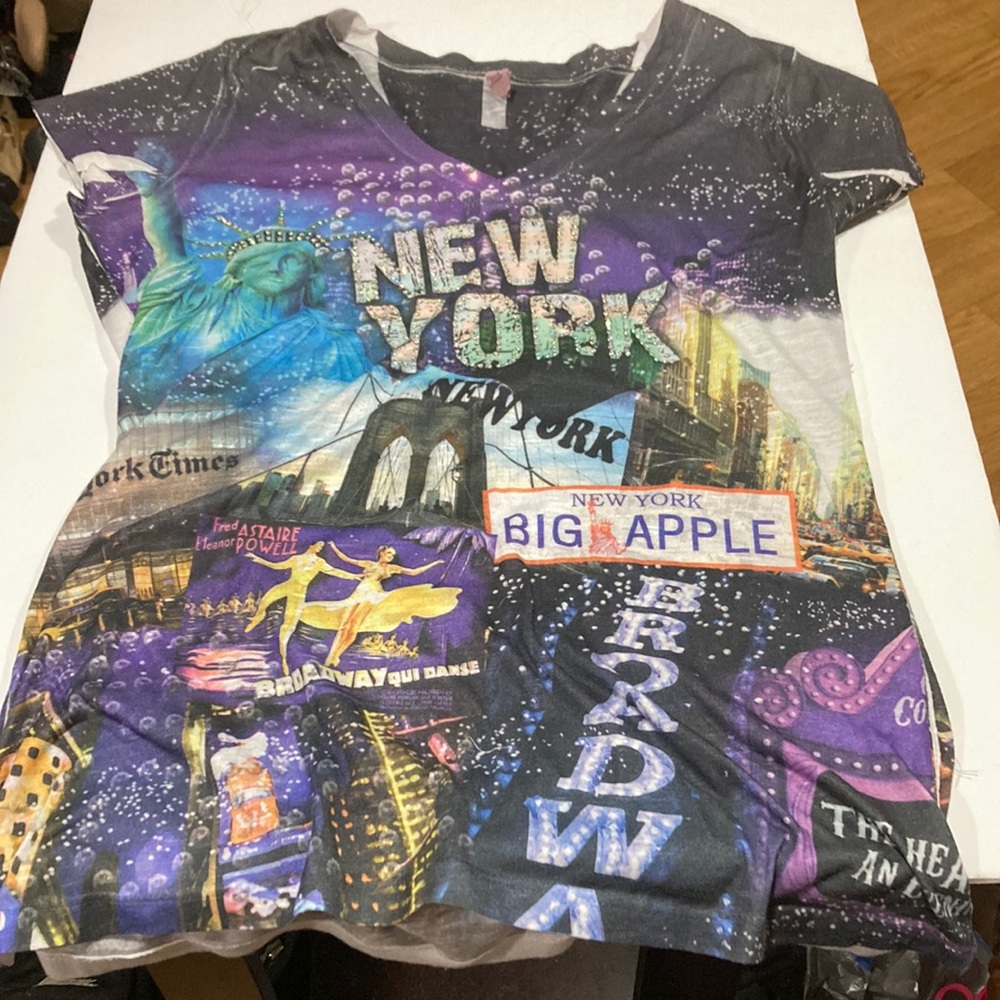 Miss Posh XL graphic tee New York lined in crystal studs v neck lightweight